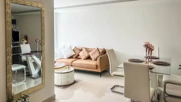 Apartment, Stadtblick | Wohnbereich