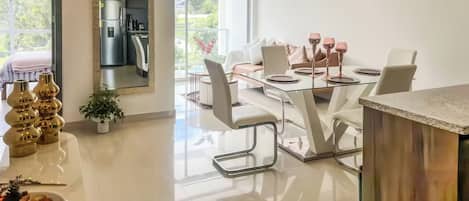 Apartment, City View | Dining