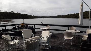 Villa | Restaurante al aire libre