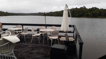 Villa | Restaurante al aire libre