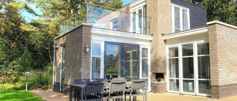 Villa | Exterior