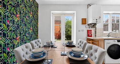 Nene House • Sleeps 5 • Private Parking • Super-Fast Wifi • Garden • Self-Check-In • Yoko Property