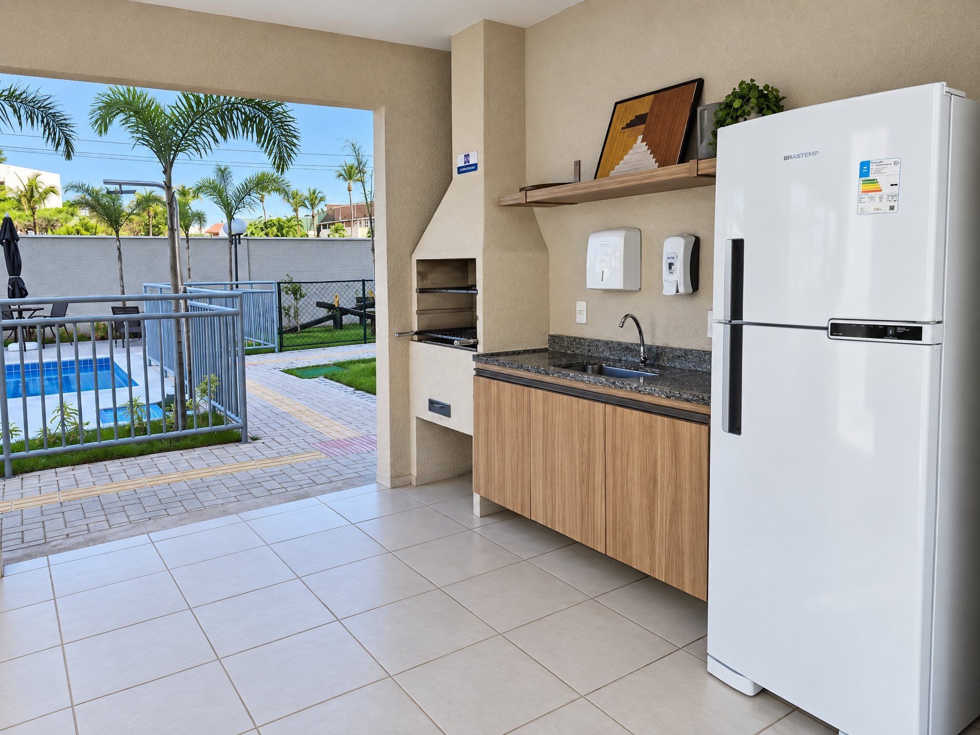 Una cocina moderna con un refrigerador integrado, un lavamanos y una pequeña encimera.
