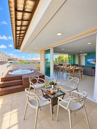 Cobertura no Golf Ville Deck Privativo com Jacuzzi e Churrasqueira
