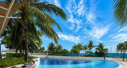 Romantic Luxury Escape Azure North with Netflix & Wave Pool