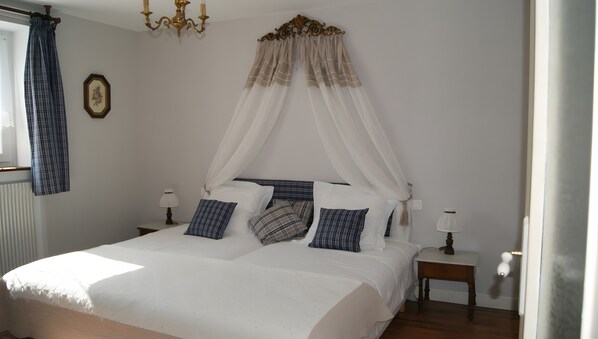 Room - Le Schaentzel, near Haut-Koenigsbourg Castle (Rodern)