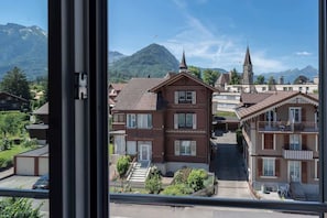 Interior - Charming Alpine Apt with View, 5min to Interlaken Ost (Interlaken)
