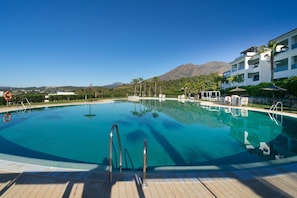 Pool - Penthouse with Panoramic Sea Views in Estepona (Estepona)