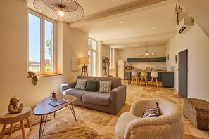 Living area - La Maison au bord du Canal - Vue sur le port (Agen)