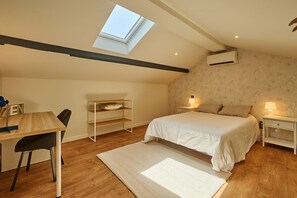 Room - La Maison au bord du Canal - Vue sur le port (Agen)