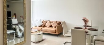 Blaze 1: Luxury Apartment in El Condado, Quito