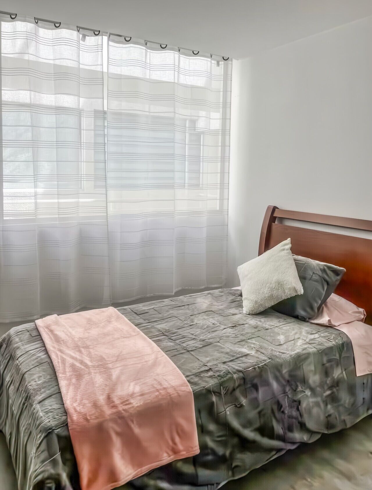 3 slaapkamers, een bureau, wifi, beddengoed