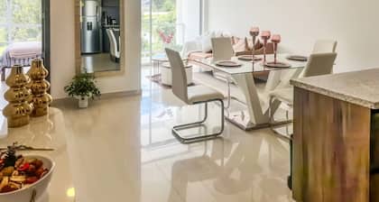 Blaze 1: Luxury Apartment in El Condado, Quito