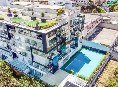 Blaze 1: Luxury Apartment in El Condado, Quito