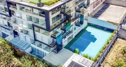 Blaze 1: Luxury Apartment in El Condado, Quito