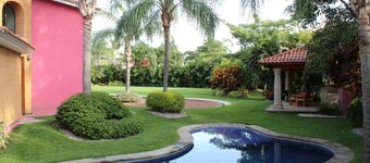Beautiful Colonial-Style House with a Pool and Green Spaces