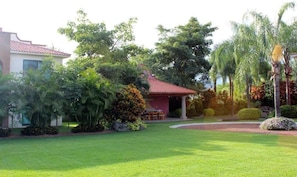 Unclassified image, 2 of 39, button - Beautiful Colonial-Style House with a Pool and Green Spaces (Chiconcuac)