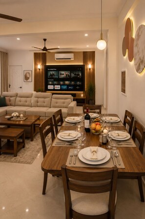 Dining - Lovely 3-bedroom apartment with AC in vibrant Dar es Salaam (Dar es Salaam)