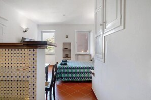 1 bedroom, iron/ironing board, WiFi, bed sheets - Casestate Home Abroad - Dolphin | Ocean Views and Relaxation in the Heart of Manarola (Manarola)