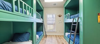 3-bedroom building Great for Team Travel with Training Facility sleeps 16