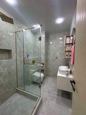 Bathroom - Batumi Bright and Cozy Apartment. (Batumi)