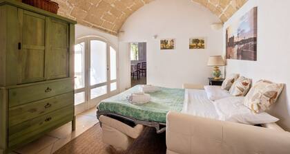 Holiday Home 'A Few Minutes from the Sea' with Large Fenced Garden, Wi-Fi & Air Conditioning