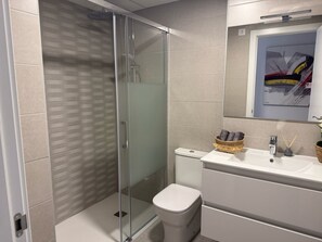 Shower - Apartment 'La Manga Sunset' with Shared Pool, Shared Garden and Wi-Fi (La Manga)