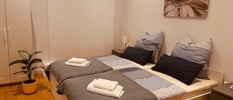 3 bedrooms, iron/ironing board, Internet, bed sheets