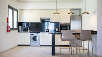 Apartamento, 2 habitaciones | Cocina privada | Hervidor eléctrico