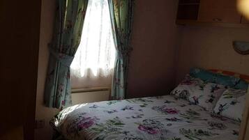 3 bedrooms, bed sheets