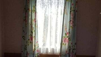 3 bedrooms, bed sheets