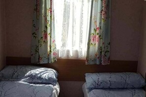 3 bedrooms, bed sheets - Donegal Mobile Home-coast-family Friendly-sleeps 6 (Gortahork)