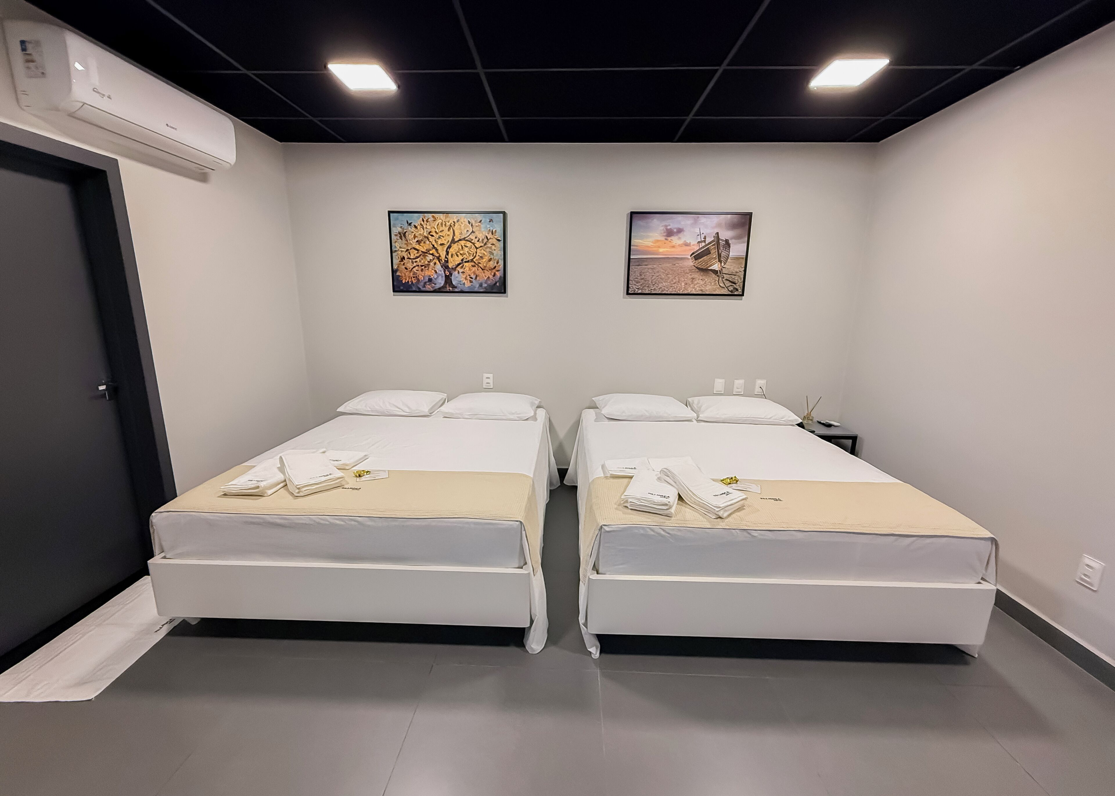 标准房 | 客房内保险箱、遮光窗帘、免费 WiFi