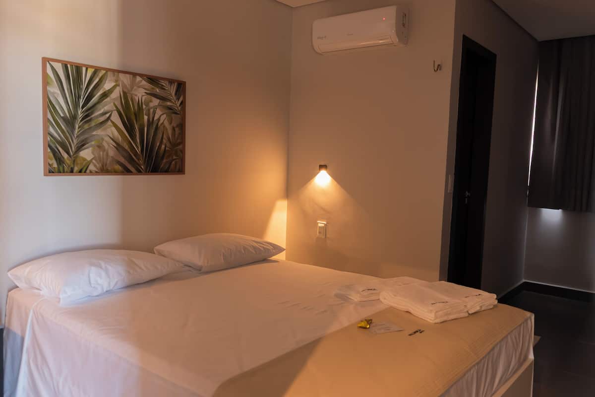 Comfort Twin Room | In-room safe, blackout drapes, WiFi (free), bed sheets