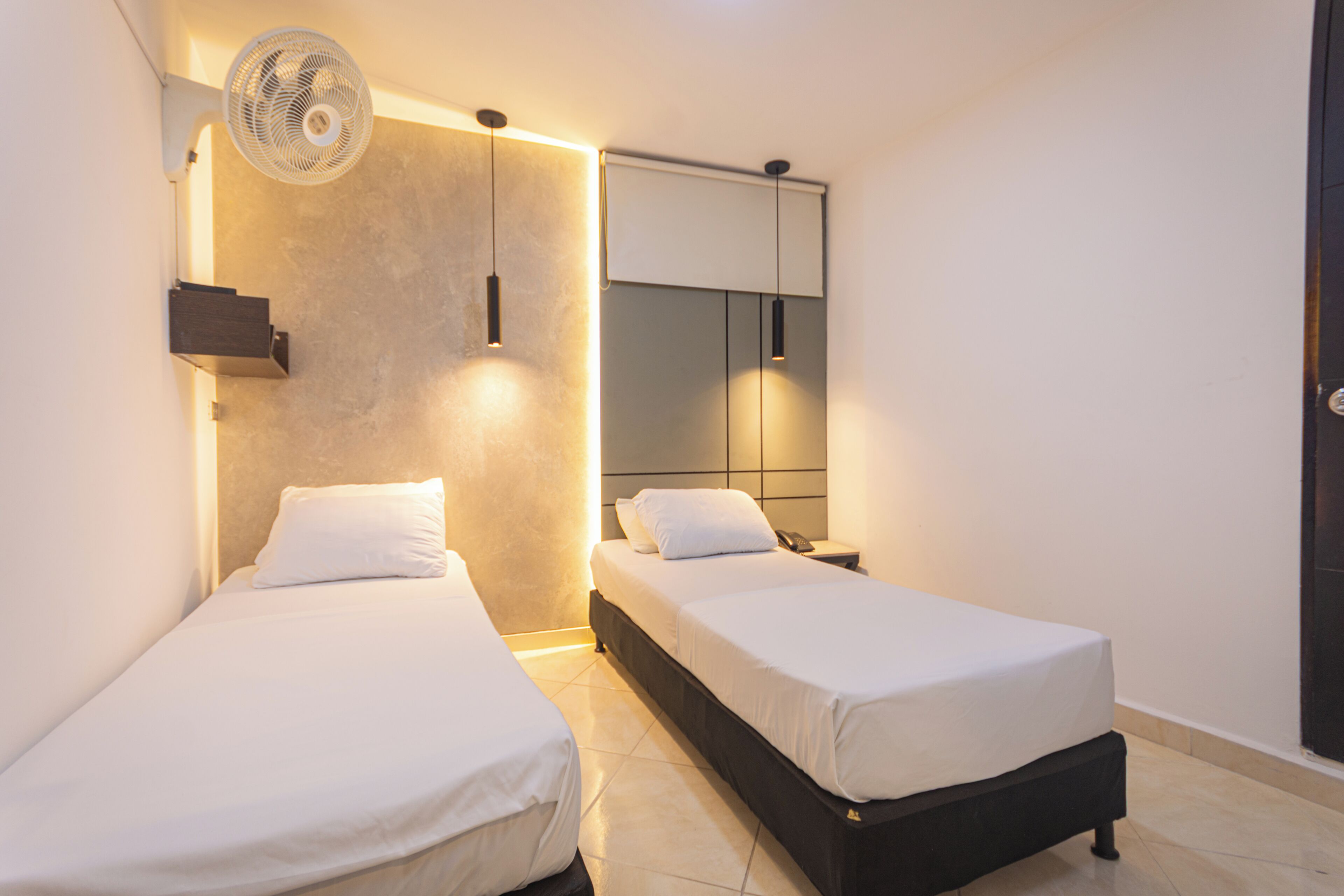Quarto casal standard | Frigobar, Wi-Fi de cortesia, individualmente decorados