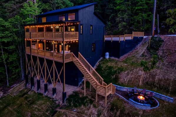 Exterior - Wellness & Wilderness - 3b/3.5 bath Family Retreat (Sevierville)