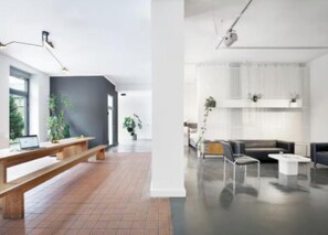 Lobby - Modern 170 m² Loft with Sunny Terrace & Free Parking Near Alexanderplatz (Berlin)