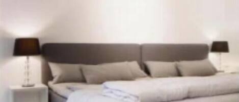 3 Schlafzimmer, Schreibtisch, Bügeleisen/Bügelbrett, Reisekinderbett