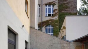 Outdoor dining - Modern 170 m² Loft with Sunny Terrace & Free Parking Near Alexanderplatz (Berlin)