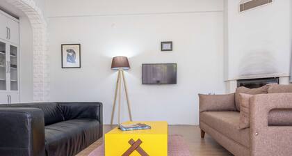 Luna - 2 Bed Apartment with private garden