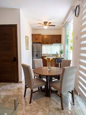 Elite Studio | Tempat makan