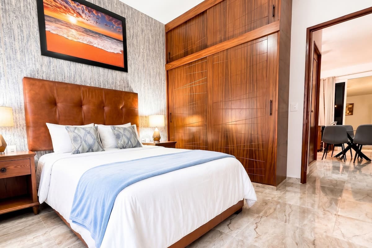 Premium bedding, in-room safe, individually decorated