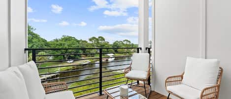 Studio (3 Bedrooms) | Front of property