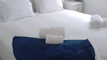 Desk, iron/ironing board, WiFi, bed sheets