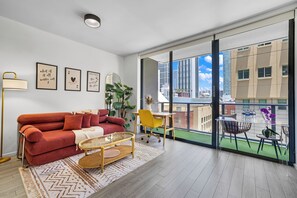 Living area - Miami Bayside Balcony Studio Pool & Gym (Miami)