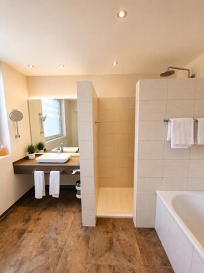 Chambre Triple Supérieure | Salle de bain