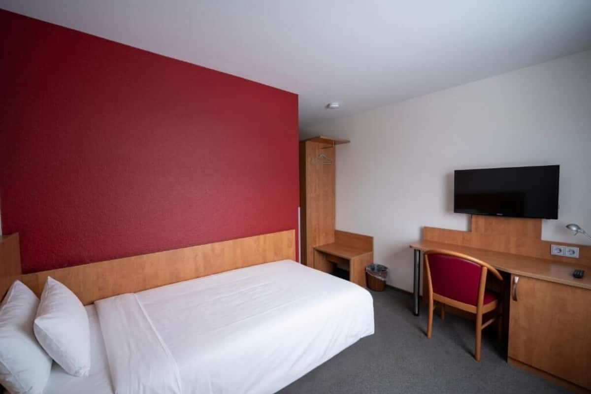 Standard Single Room | Peti besi dalam bilik, meja, ruang kerja komputer riba, kalis bunyi 