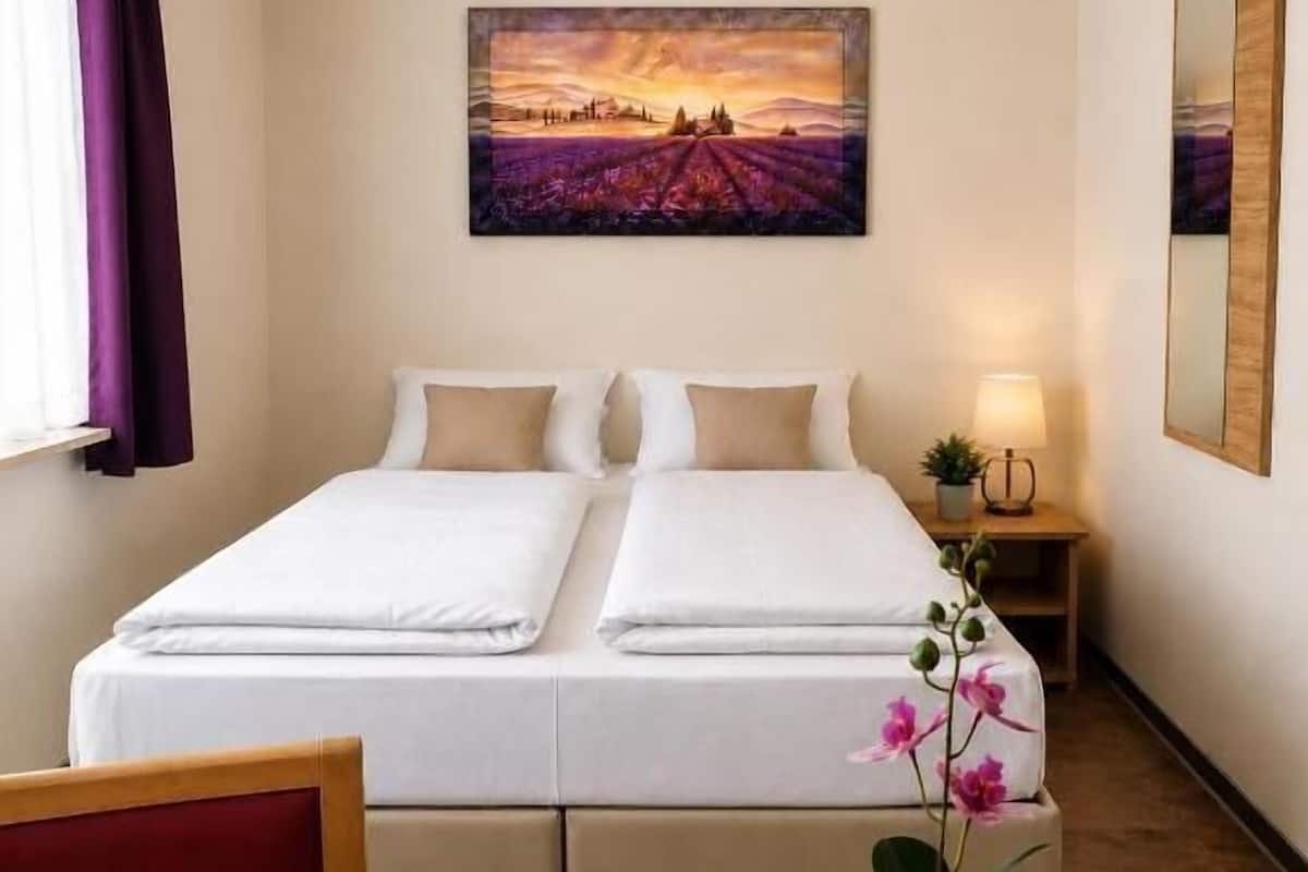 Superior Double Room | Peti besi dalam bilik, meja, ruang kerja komputer riba, kalis bunyi 