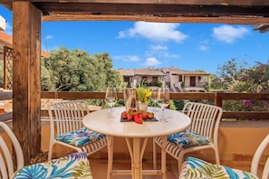 Family Studio, Microwave (Nido Di Tom) | Outdoor dining - Nido Di Tom (Olbia)