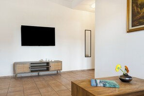 Comfort Apartment | Interior - Ocean Alley Seaside Retreats (K. Gouves)